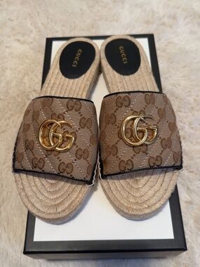 **Gucci GG Matelassé Canvas Espadrille Slide Sandals Size 38 Worn Once**